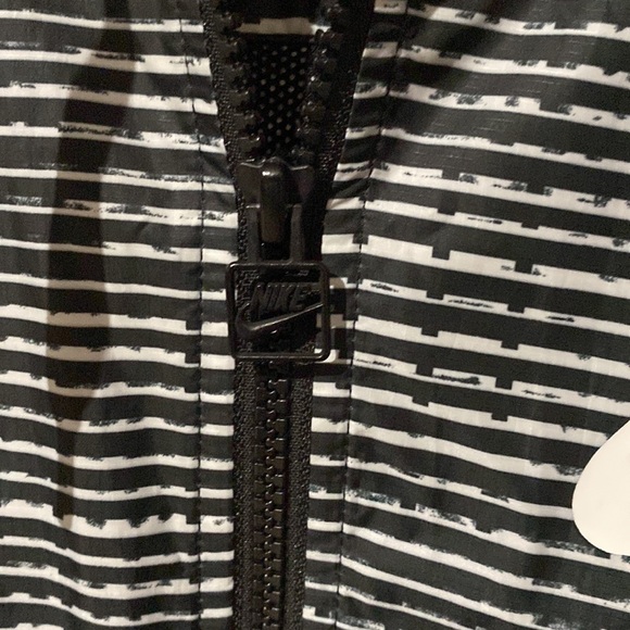 NIKE Size M Ladies Jacket In Perfect Cond - Picture 4 of 8